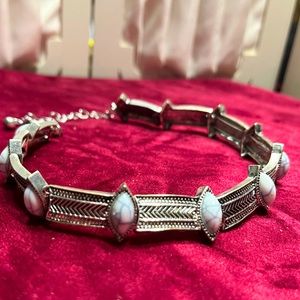 Choker necklace in silver tone